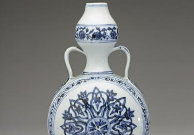 图片[2]-Gourd-shaped flask with paired belt-shaped handles and patterns decoration in underglaze blue, Ming dynasty, Xuande reign (1426-1435)-China Archive